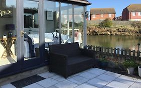 Waters Edge Holiday Home